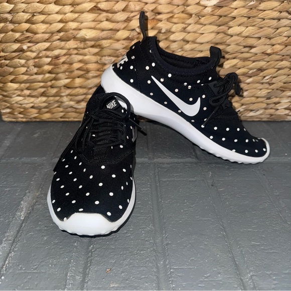 Nike Women’s Juvenate 6.5 Black With White Polka Dots Running Shoes Lightweight - Picture 1 of 10
